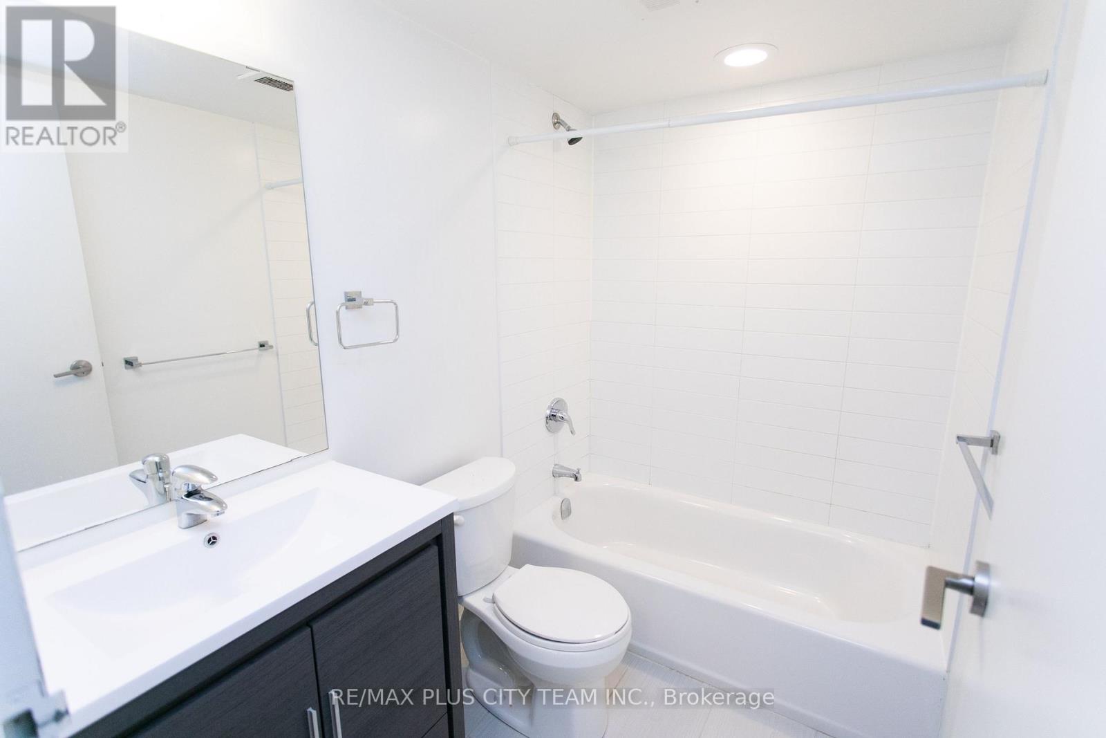 L03 - 686 Bathurst Street, Toronto, Ontario  M5S 2R3 - Photo 11 - C13586044