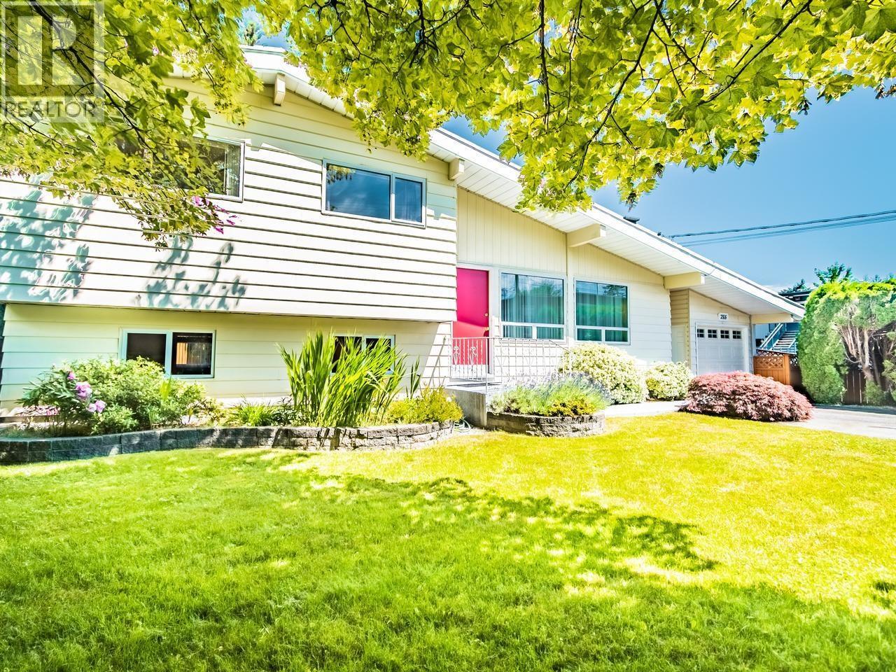755 Egmont Avenue, Coquitlam, British Columbia V3J 4J7 - Photo 2 - R3147996