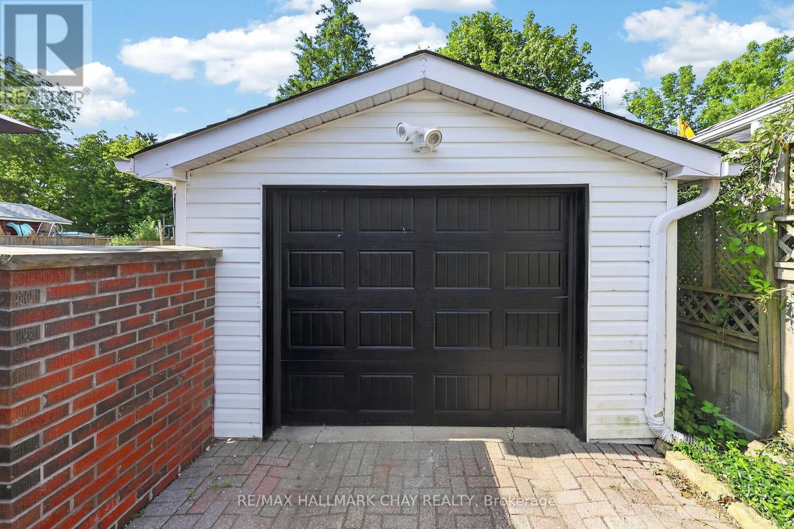 9 Melrose Avenue, Barrie (Codrington), Ontario  L4M 2A5 - Photo 4 - S13586070