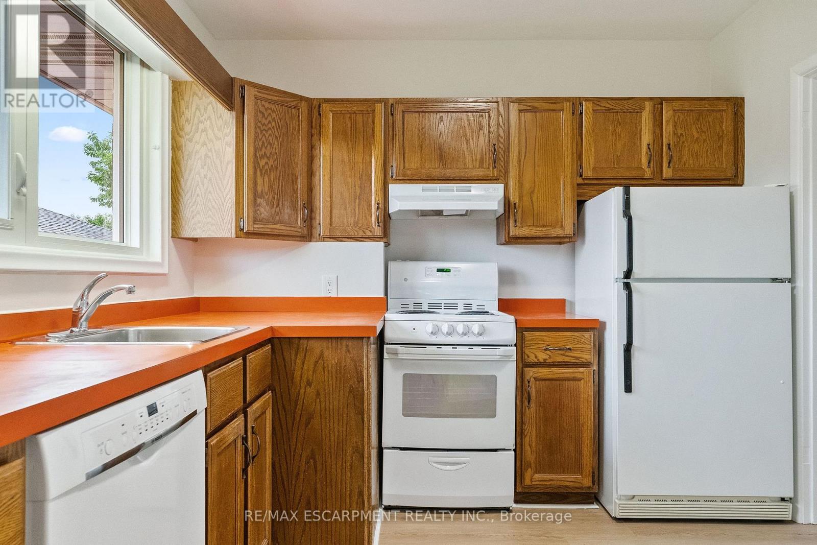 374 St. Augustine Drive, Oakville, Ontario  L6K 3E9 - Photo 14 - W13586052