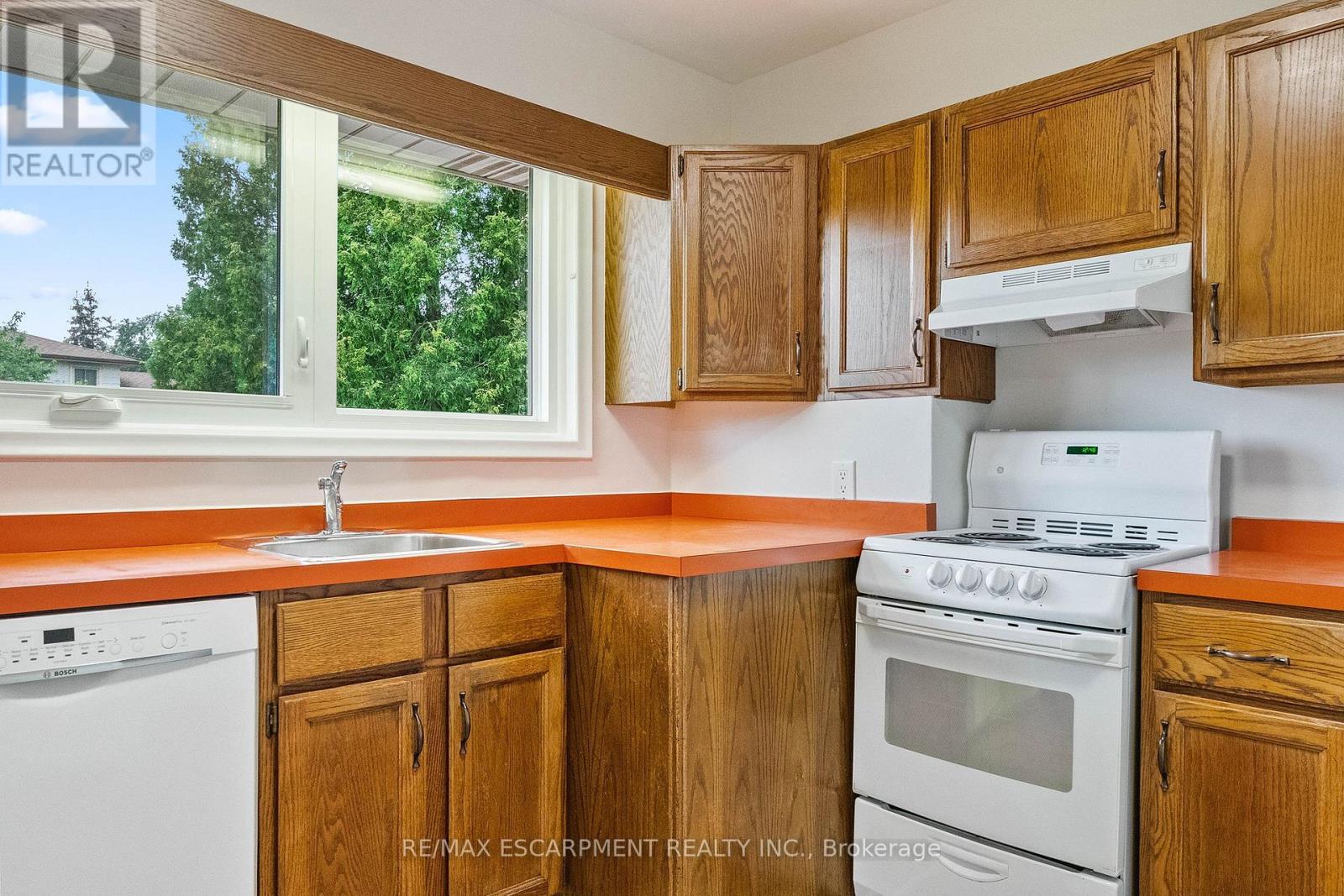 374 St. Augustine Drive, Oakville, Ontario  L6K 3E9 - Photo 15 - W13586052