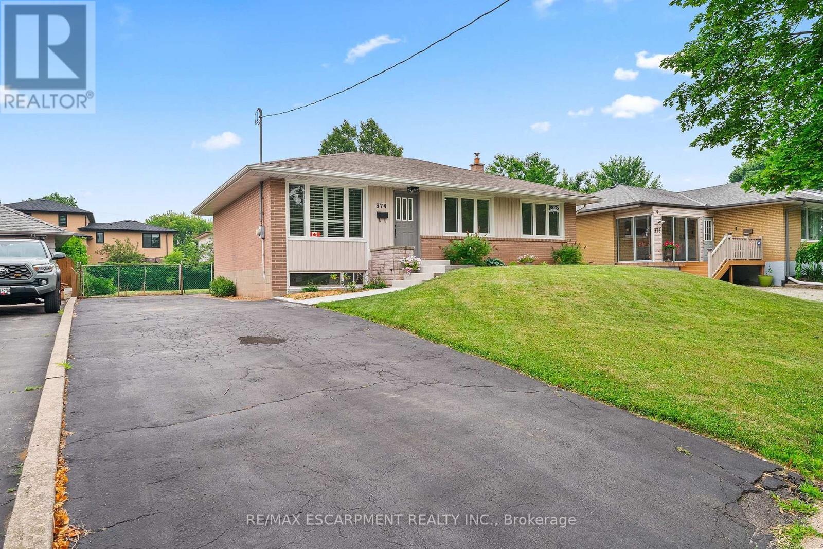 374 St. Augustine Drive, Oakville, Ontario  L6K 3E9 - Photo 2 - W13586052