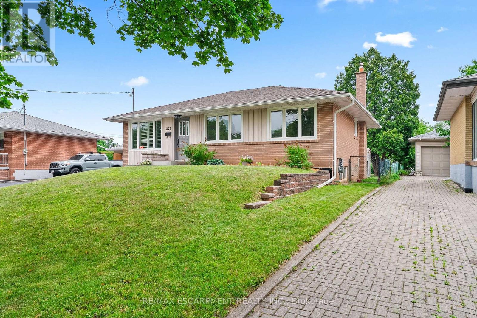374 St. Augustine Drive, Oakville, Ontario  L6K 3E9 - Photo 3 - W13586052