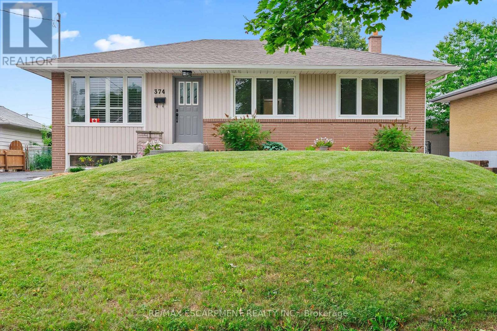 374 St. Augustine Drive, Oakville, Ontario  L6K 3E9 - Photo 4 - W13586052