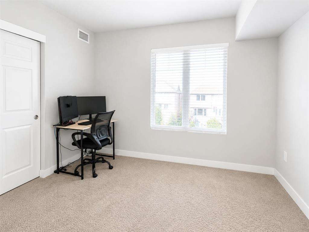 332 235 Bridgeland Drive S - Photo 10
