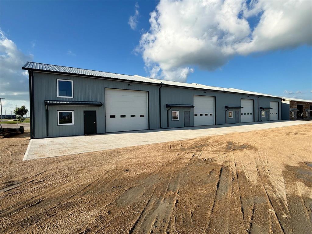 71 Industrial Drive, Steinbach, Manitoba  R5G 2V2 - Photo 0 - 202617081