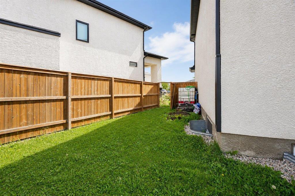 35 Bloomfield Path, Winnipeg, Manitoba  R2R 2W9 - Photo 24 - 202617163