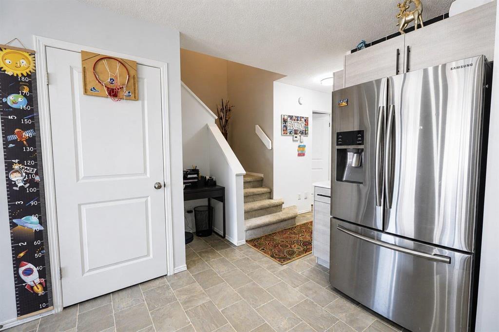 35 Bloomfield Path, Winnipeg, Manitoba  R2R 2W9 - Photo 3 - 202617163