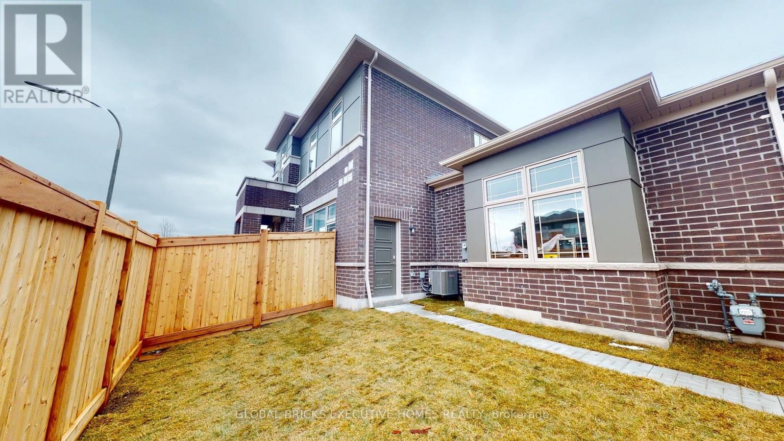 1124 Baltic Lane, Pickering, Ontario  L1X 0G9 - Photo 3 - E13586130