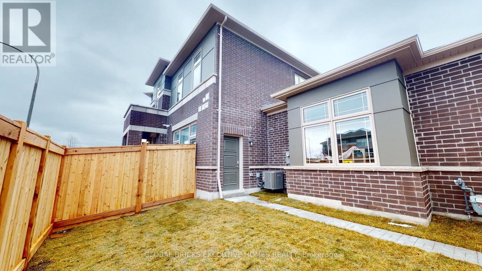 1124 Baltic Lane, Pickering, Ontario  L1X 0G9 - Photo 4 - E13586130