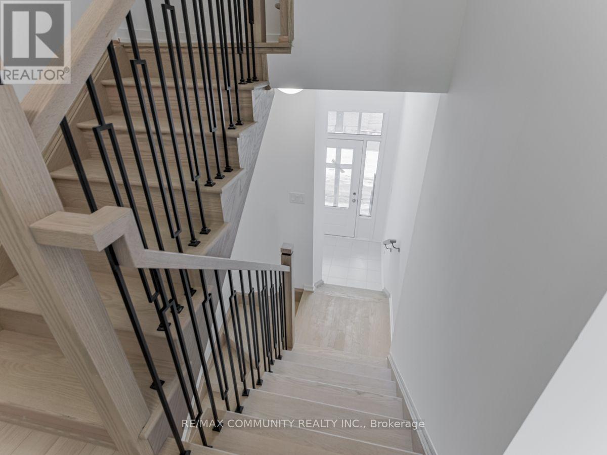 799 Heathrow Path, Oshawa, Ontario  L1H 7K5 - Photo 14 - E13586174