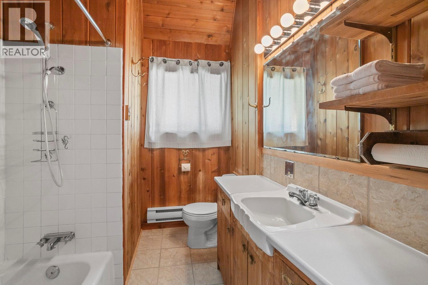 11929 3a Highway, Destiny Bay, British Columbia  V0B 1A3 - Photo 11 - 10394837