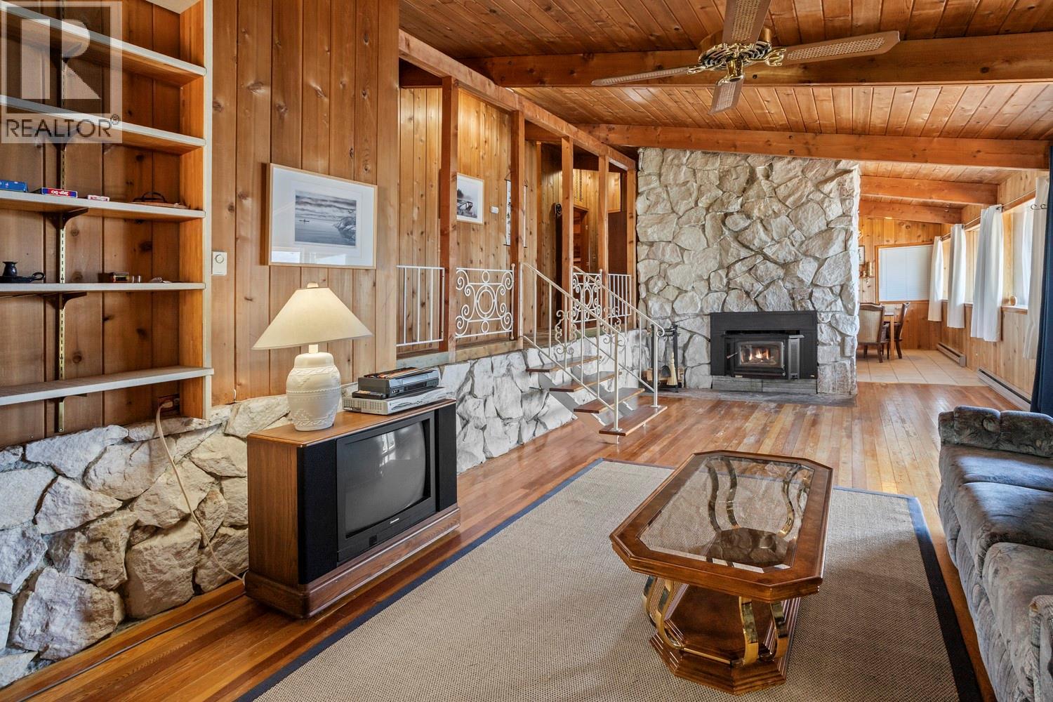 11929 3a Highway, Destiny Bay, British Columbia  V0B 1A3 - Photo 4 - 10394837