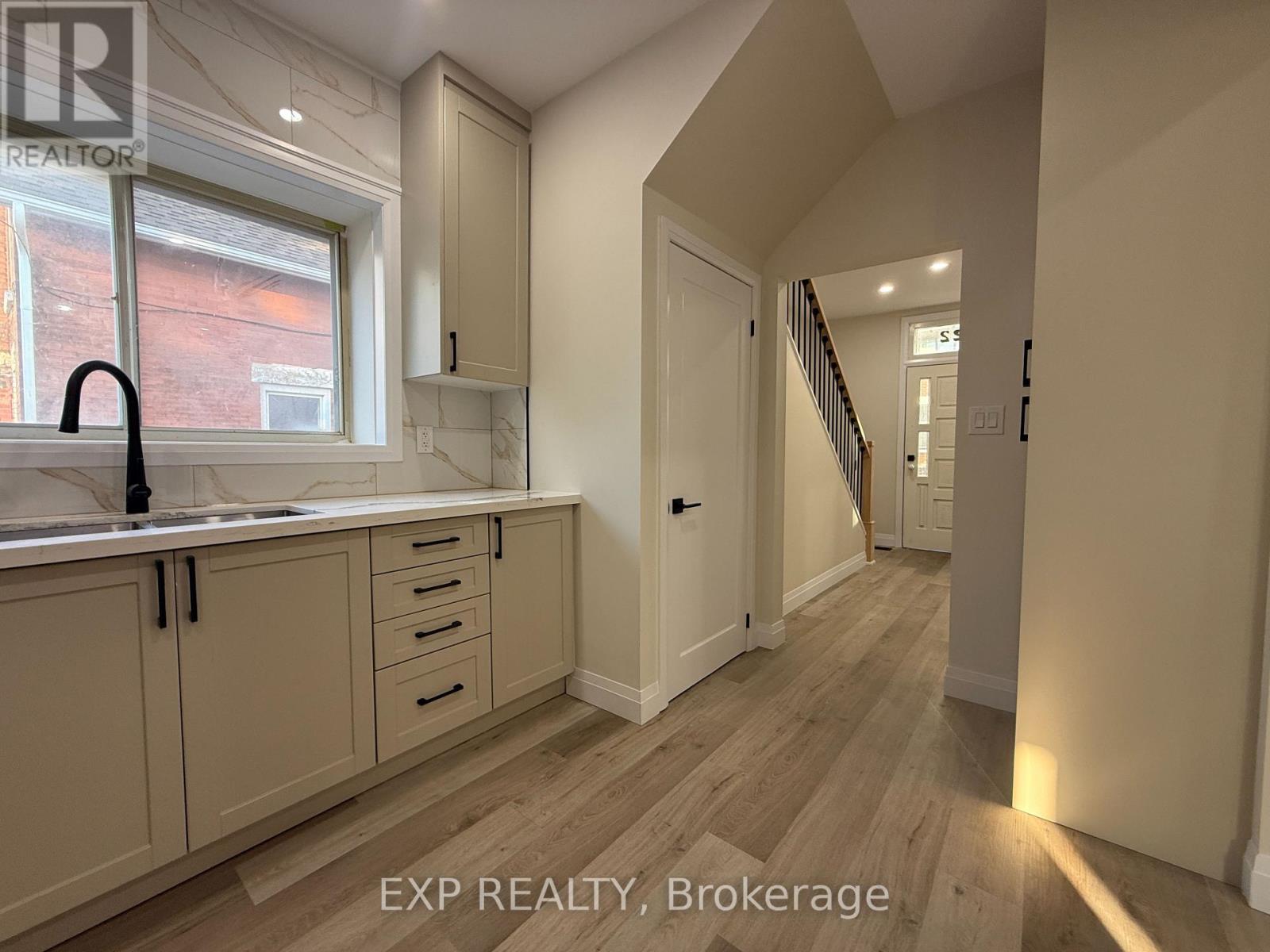 Upper - 122 Alice Street, Guelph, Ontario  N1E 2Z9 - Photo 4 - X13586144