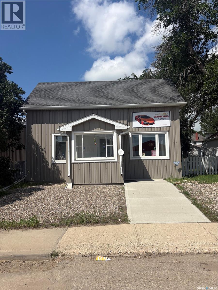 454 Fairford Street W, Moose Jaw, Saskatchewan  S6H 1W2 - Photo 1 - SK043160