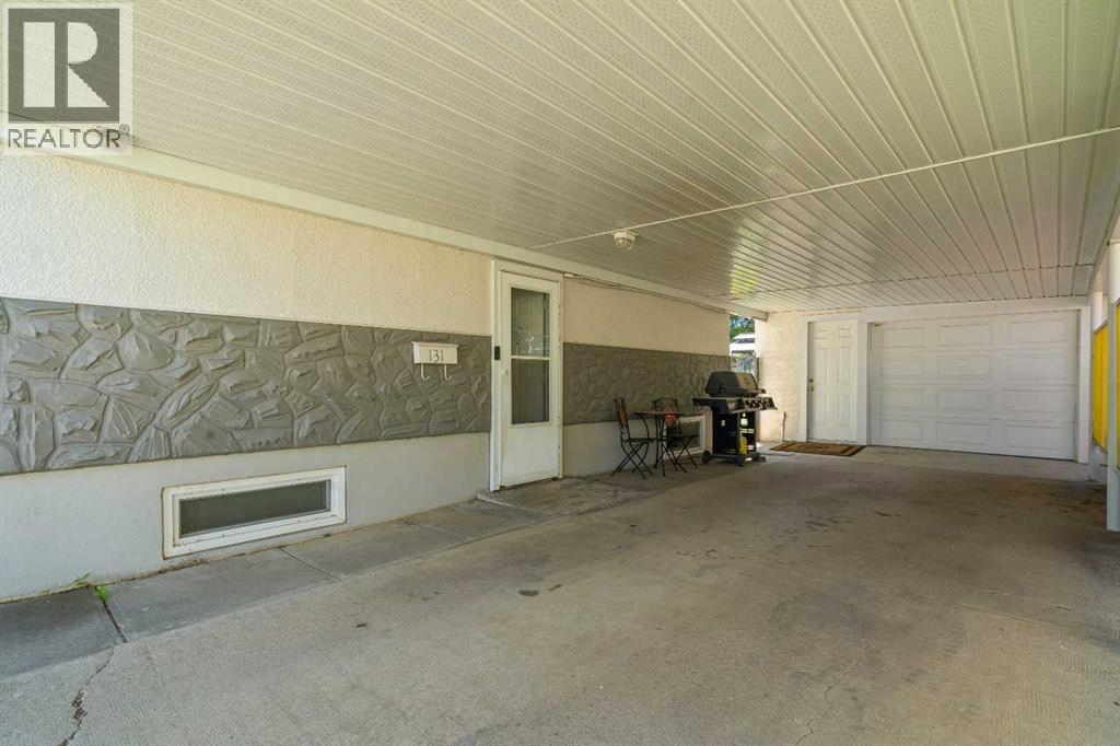131 Mitchell Crescent Nw, Medicine Hat, Alberta  T1A 6V3 - Photo 4 - A2327794