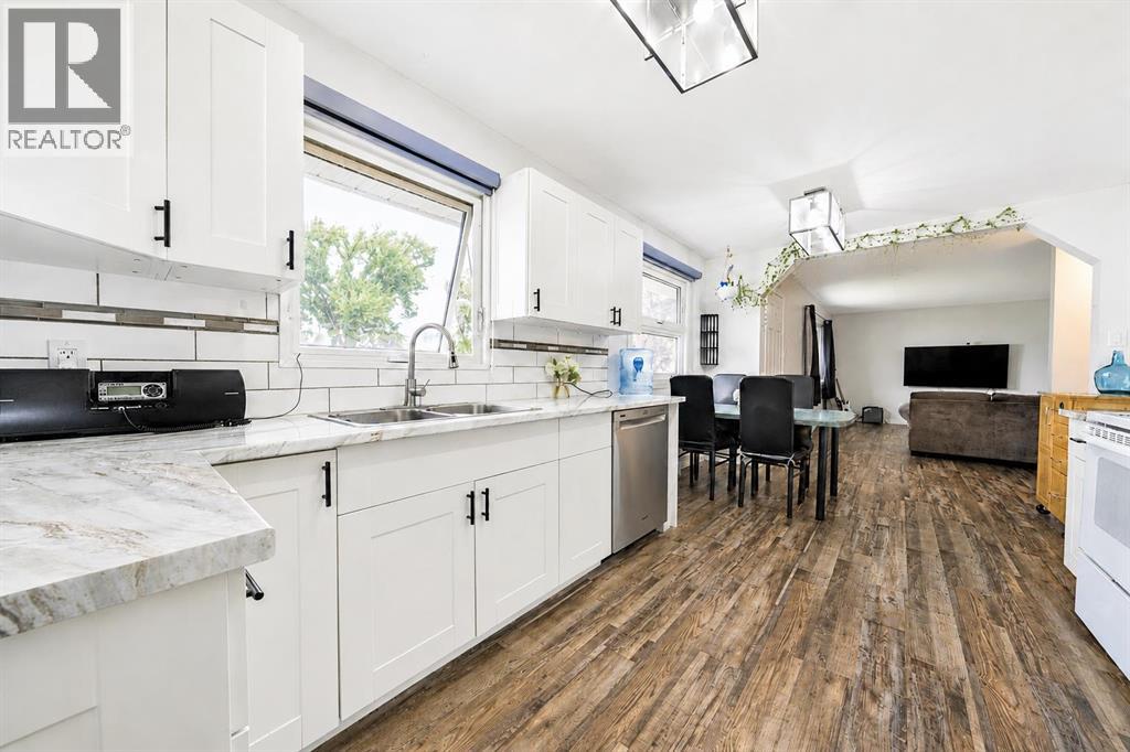 131 Mitchell Crescent Nw, Medicine Hat, Alberta  T1A 6V3 - Photo 5 - A2327794
