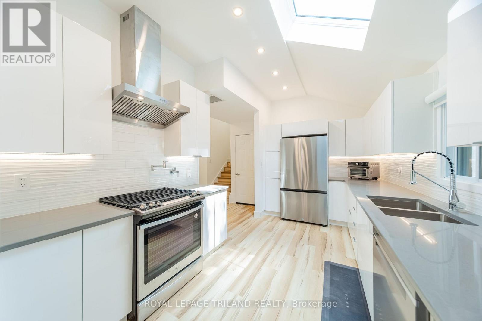 9653 Joanne Avenue, Lambton Shores, Ontario  N0M 1T0 - Photo 4 - X13586268