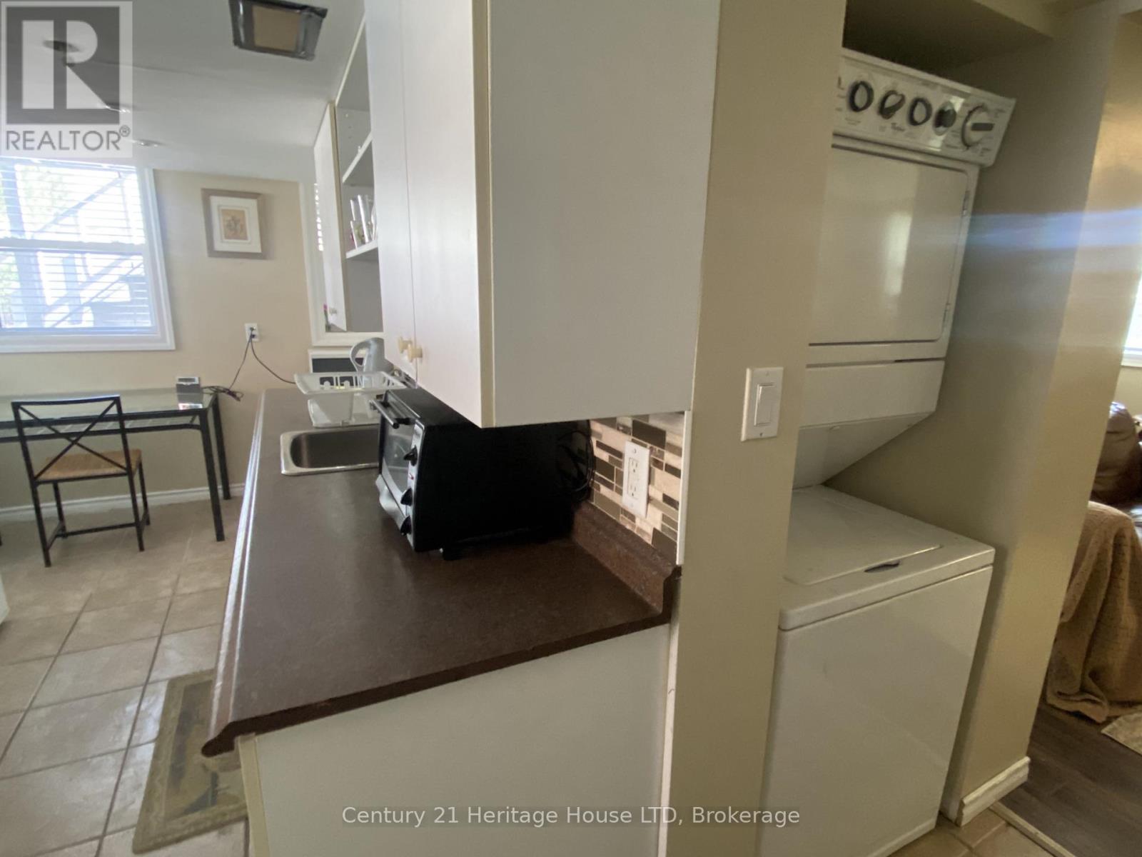 Lower Unit - 6042 Culp Street Street, Niagara Falls, Ontario  L2G 2B7 - Photo 4 - X13581628