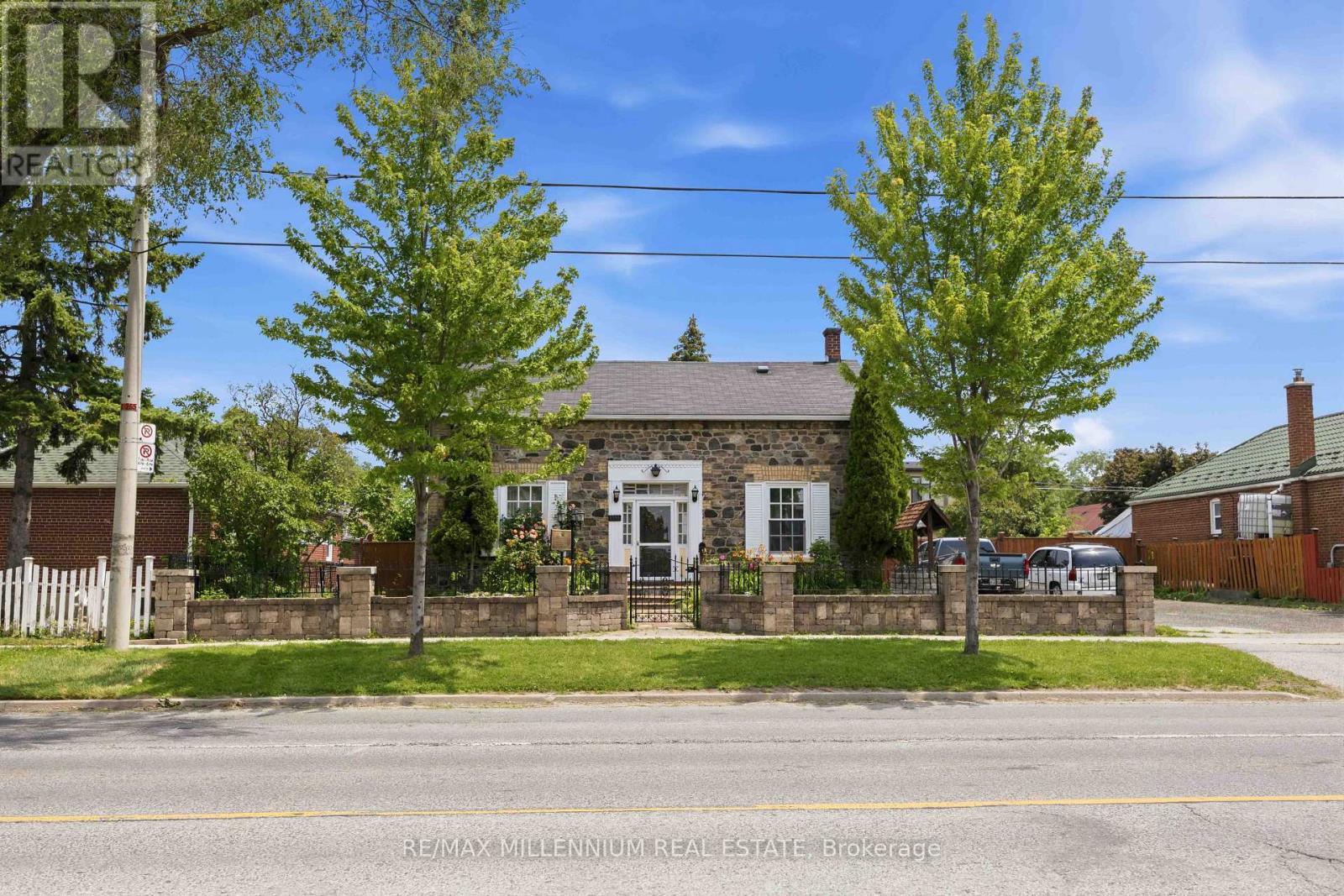1355 Victoria Park Avenue, Toronto, Ontario M4B 2L5 - Photo 25 - E13586120