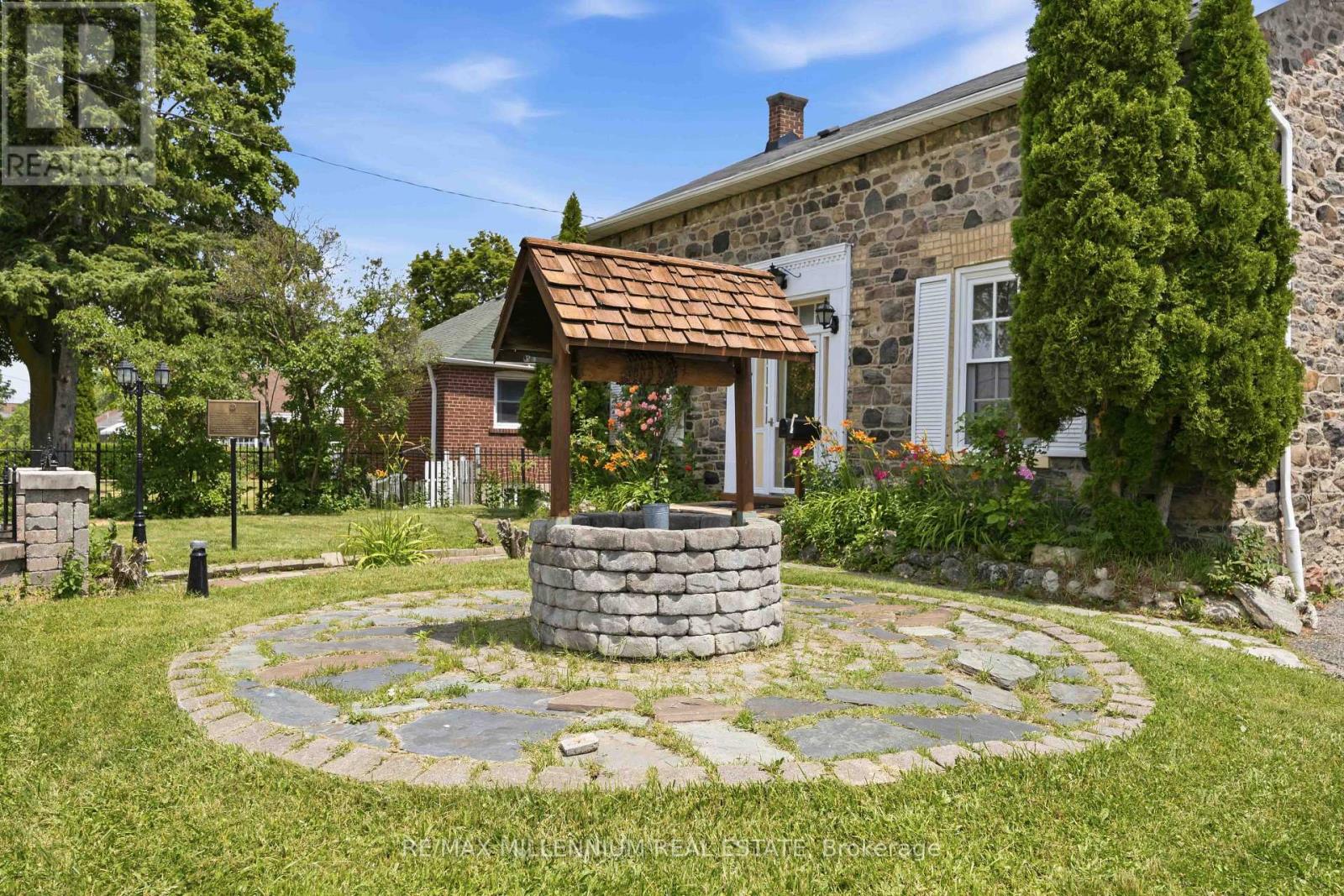 1355 Victoria Park Avenue, Toronto, Ontario M4B 2L5 - Photo 3 - E13586120