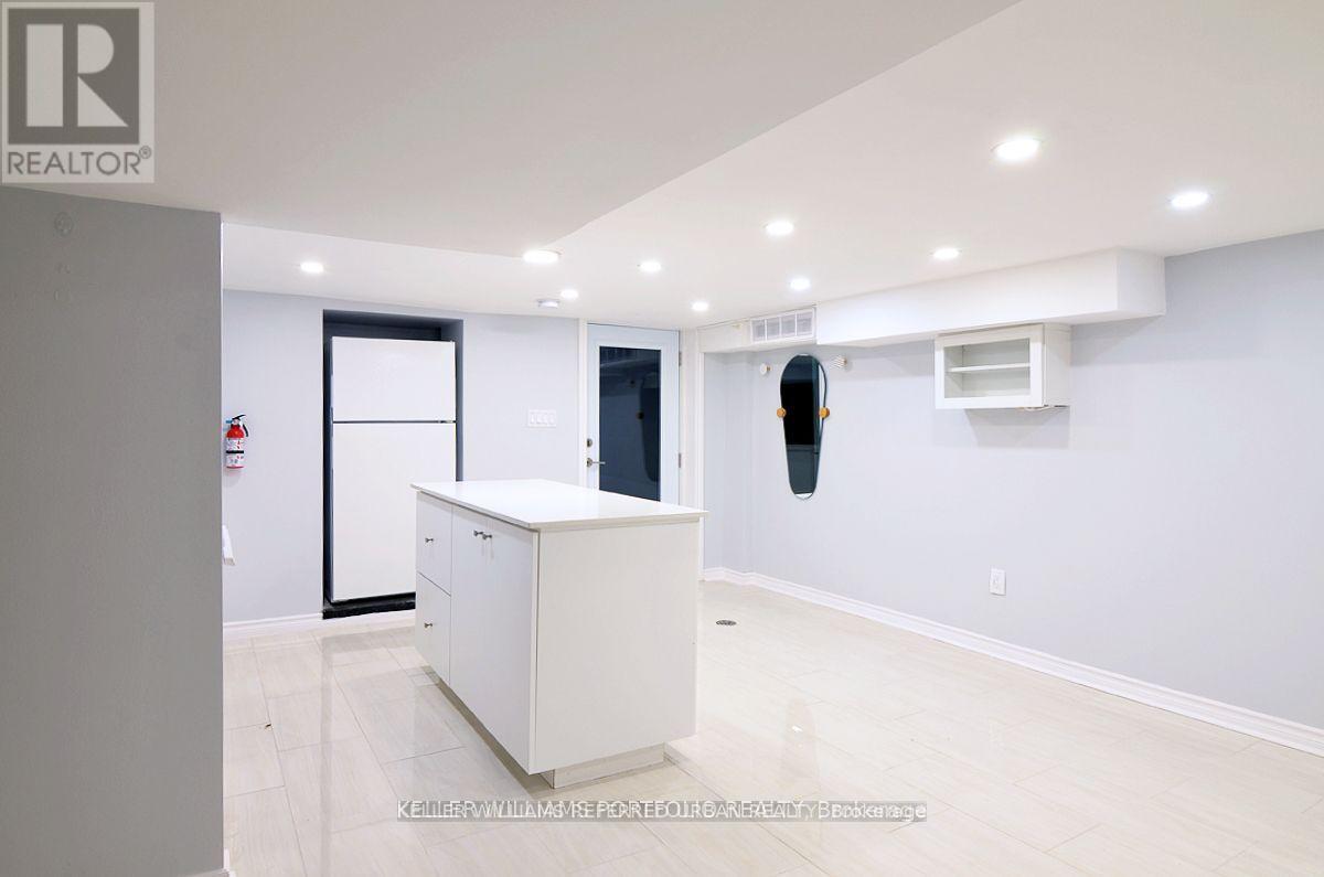 Lower - 431 Kingston Road, Toronto, Ontario  M4L 1V2 - Photo 8 - E13586252