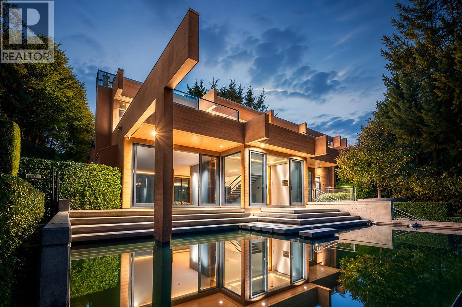 687 BEACHVIEW DRIVE