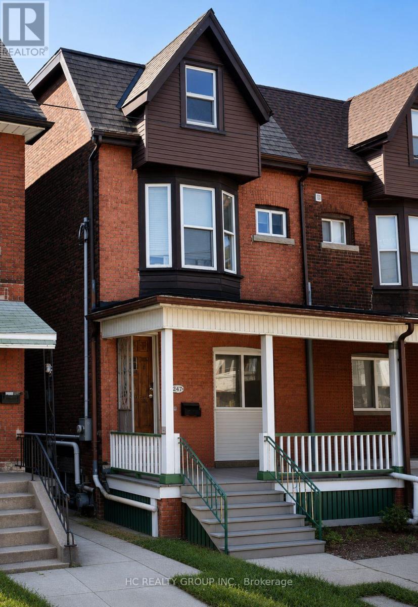 562 BATHURST STREET, Toronto, Ontario