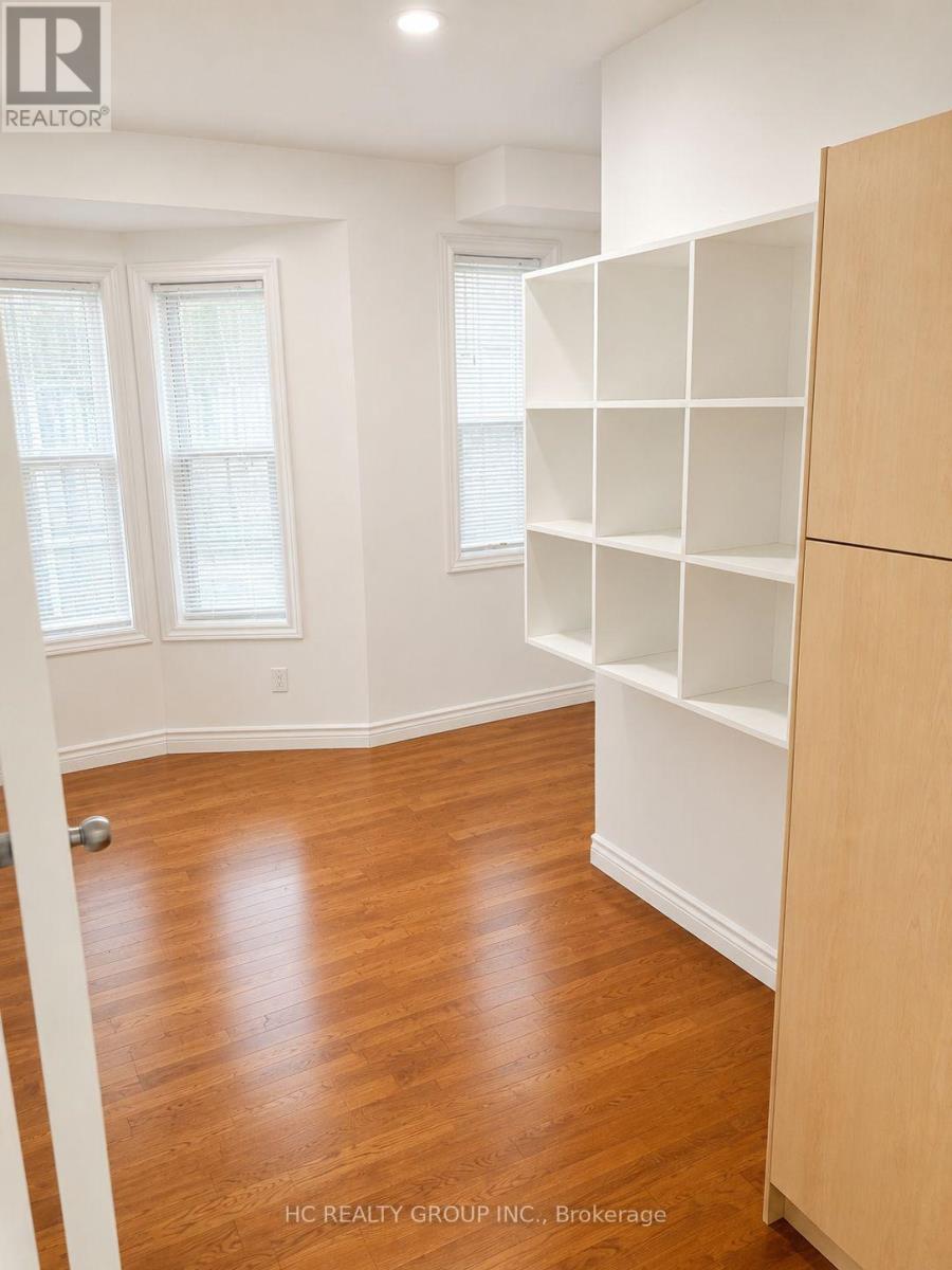 562 Bathurst Street, Toronto, Ontario  M5S 2P9 - Photo 3 - C13586360