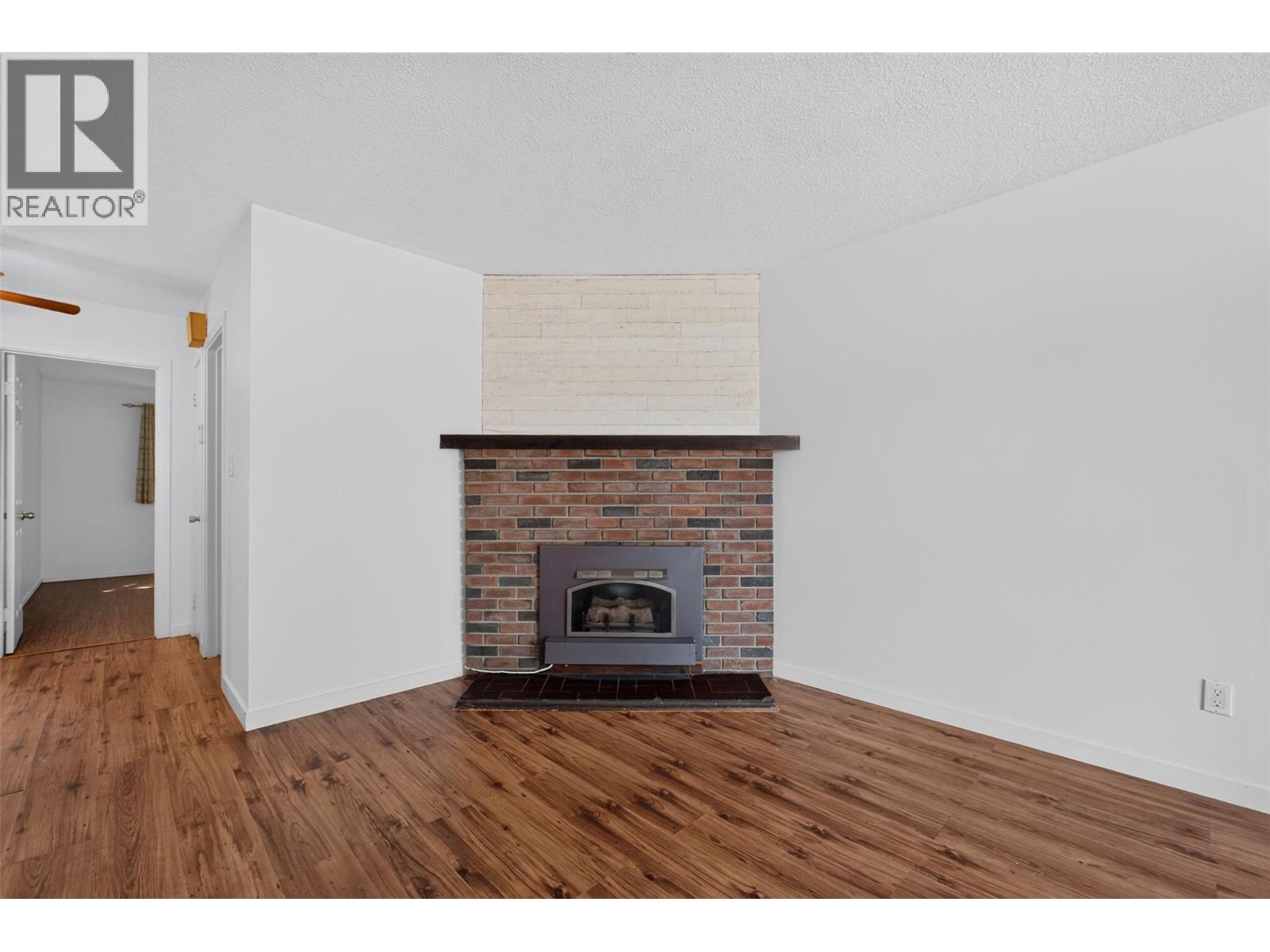 643 Hollydell Road, Kelowna, British Columbia  V1X 1L4 - Photo 5 - 10393253
