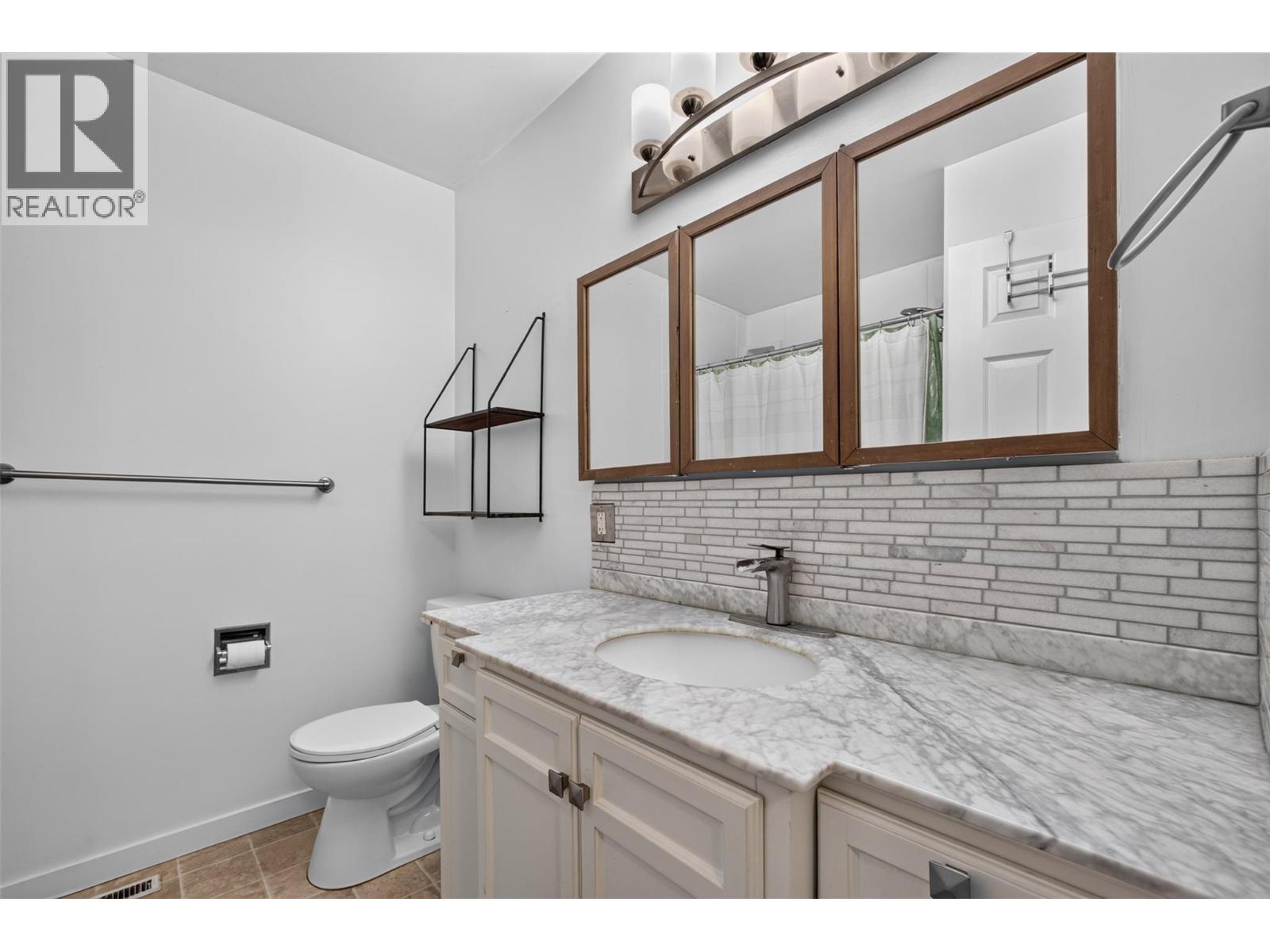 643 Hollydell Road, Kelowna, British Columbia  V1X 1L4 - Photo 13 - 10393253