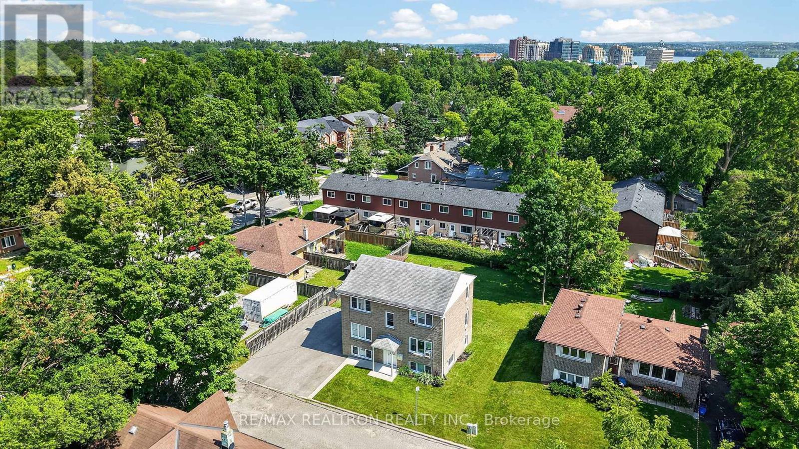 3 East Street, Barrie, Ontario  L4M 2N3 - Photo 1 - S13586364
