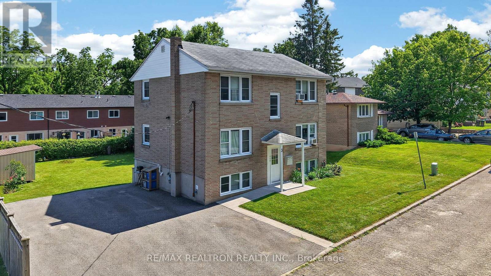 3 East Street, Barrie, Ontario  L4M 2N3 - Photo 3 - S13586364