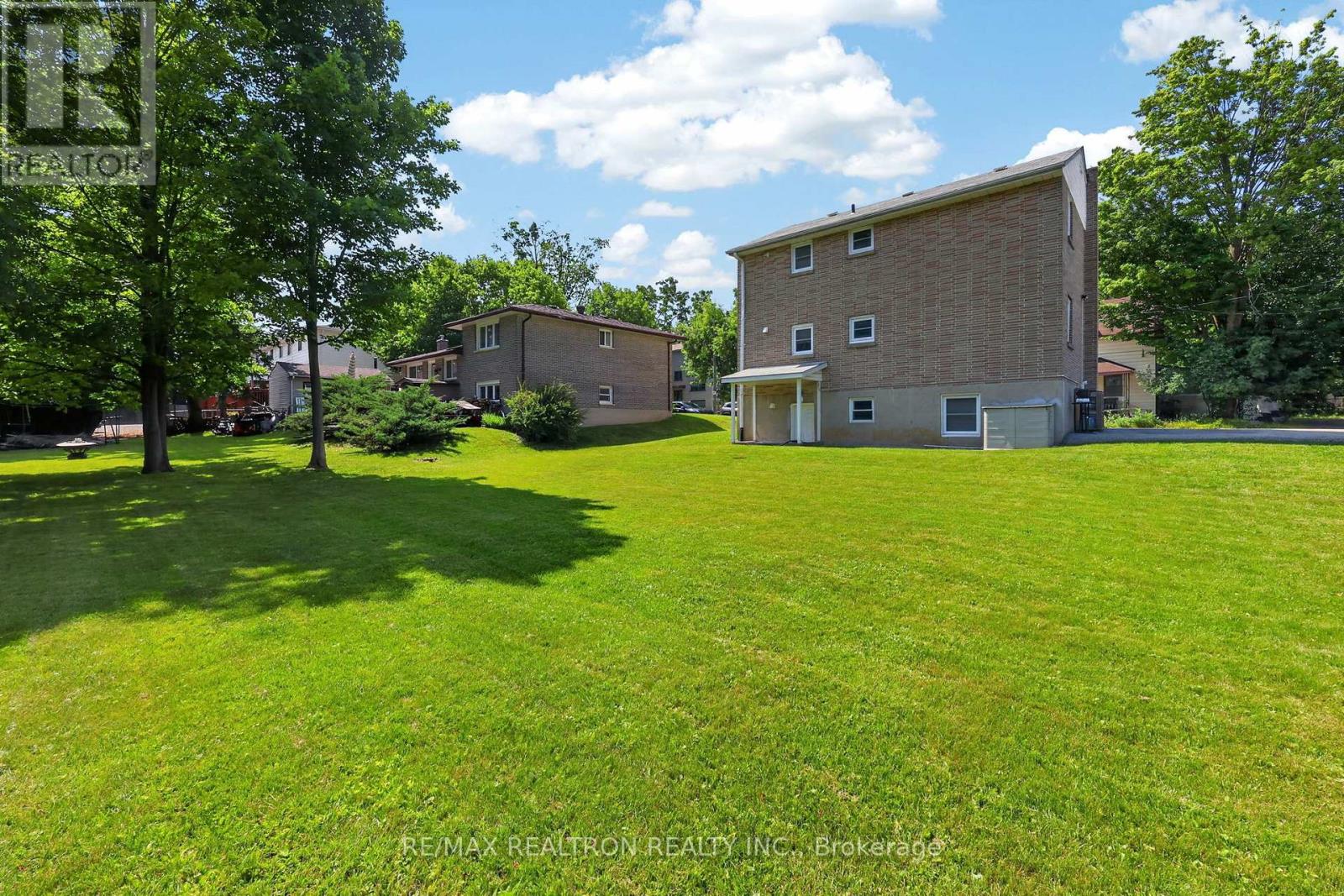 3 East Street, Barrie, Ontario  L4M 2N3 - Photo 6 - S13586364