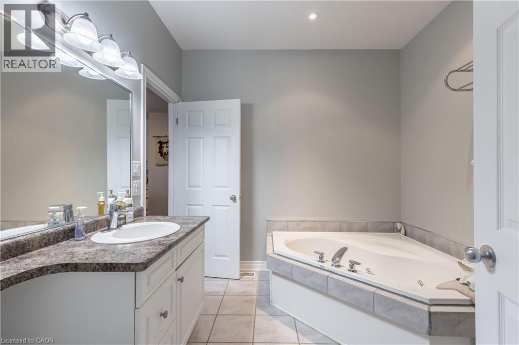 8142 Costabile Drive Unit# 16, Niagara Falls, Ontario  L2H 3M3 - Photo 12 - 40821051