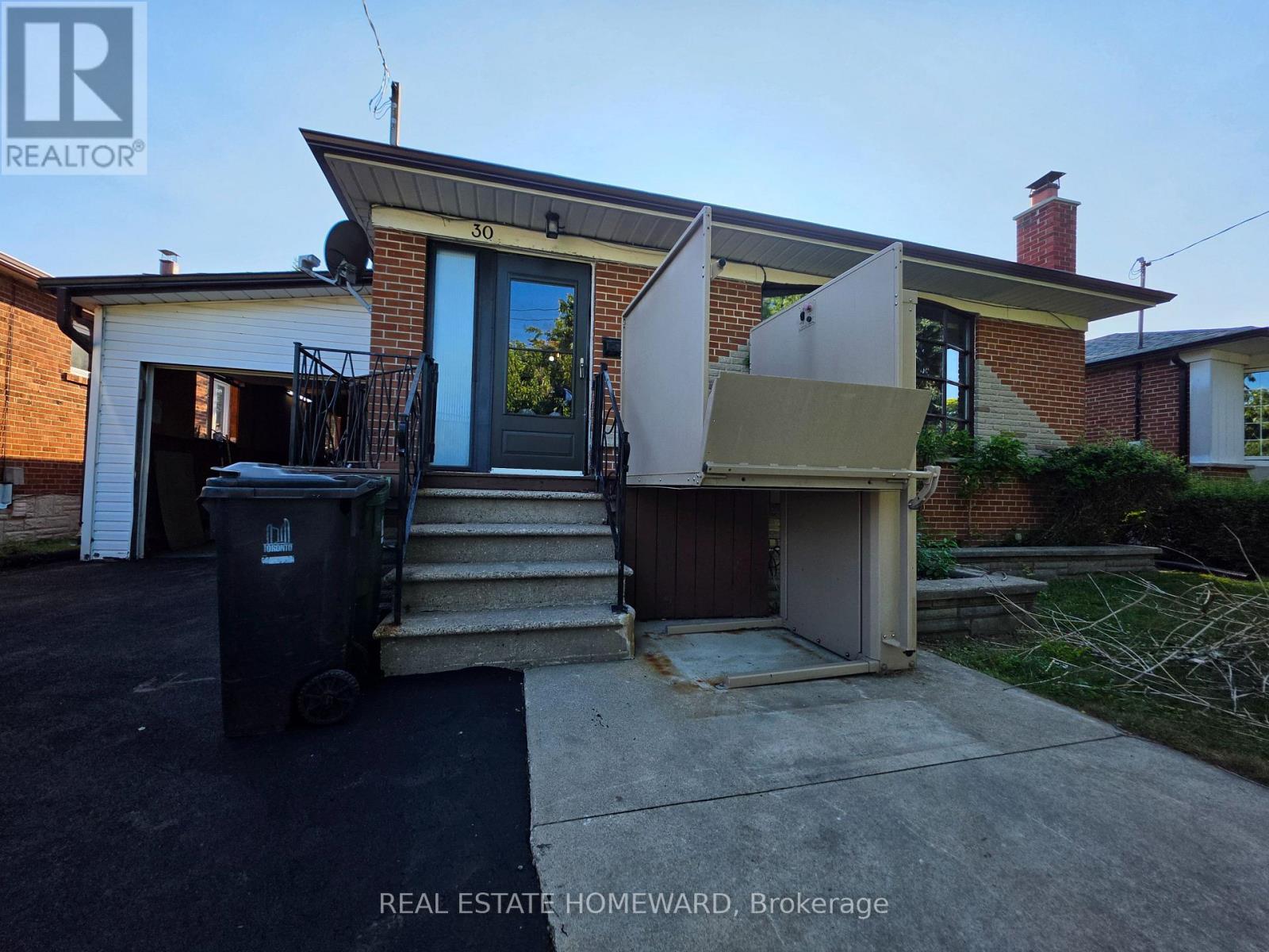 30 Beacon Road, Toronto, Ontario  M1P 1G7 - Photo 2 - E13586214