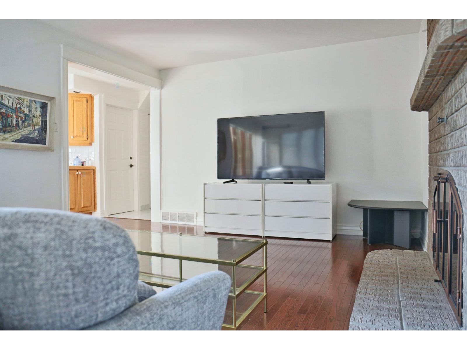 33 Rue Desbarats Kirkland Quebec Canada H9J2P1 5