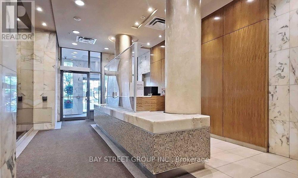 801 - 736 Spadina Avenue, Toronto, Ontario  M5S 2J6 - Photo 2 - C13586382