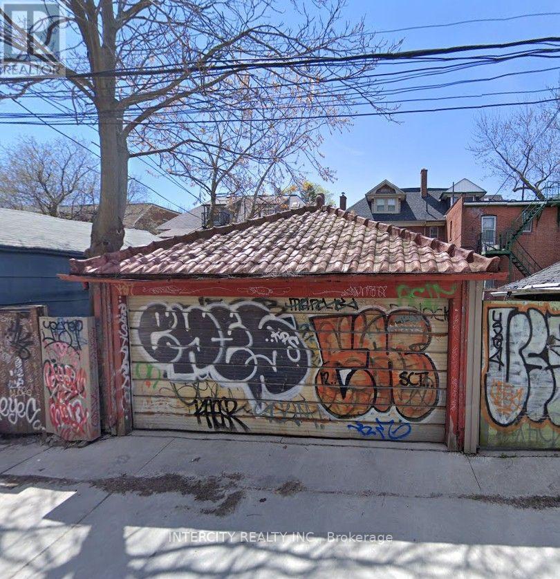 565 MARKHAM STREET, Toronto, Ontario