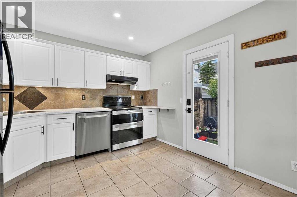39 Bridlewood Avenue SW, Calgary, Alberta  T2Y 3T3 - Photo 7 - A2323974