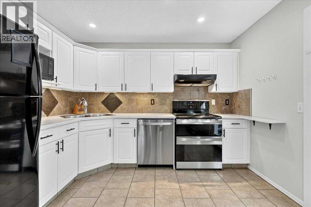 39 Bridlewood Avenue SW, Calgary, Alberta  T2Y 3T3 - Photo 9 - A2323974