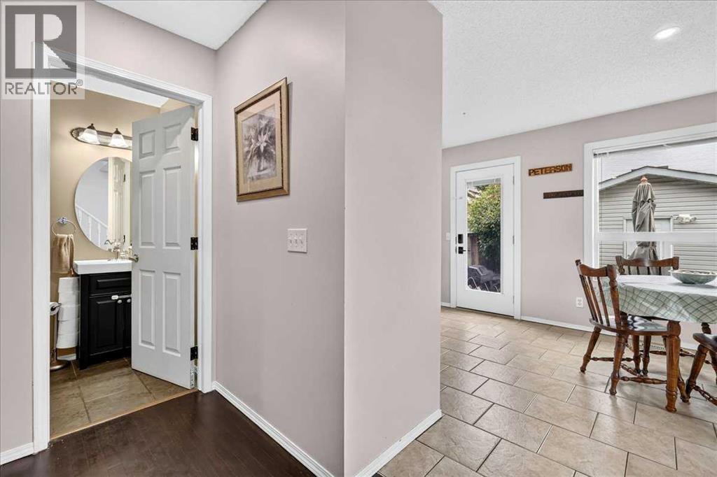 39 Bridlewood Avenue SW, Calgary, Alberta  T2Y 3T3 - Photo 16 - A2323974