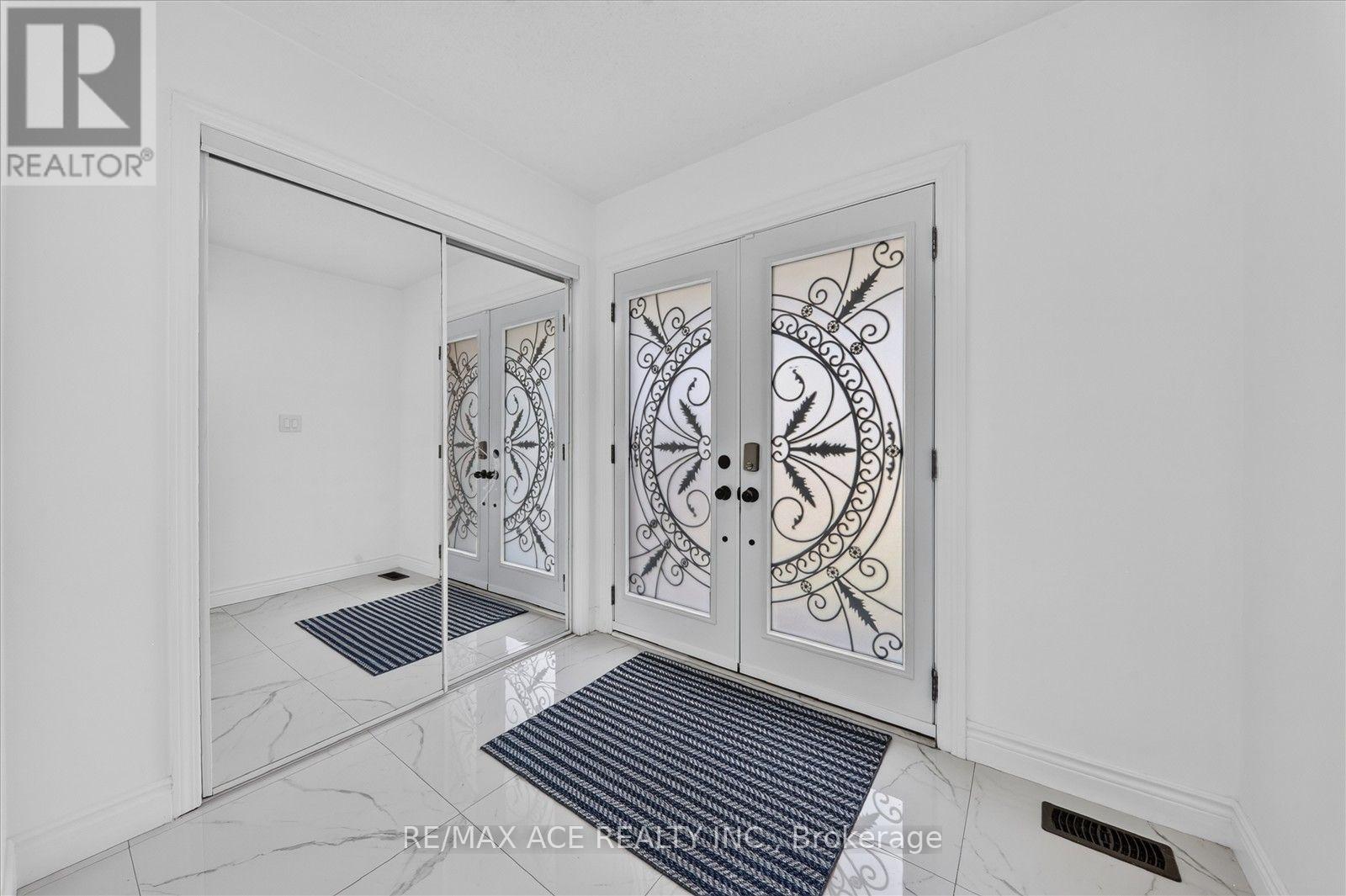 24 Zimmer Street, Brampton, Ontario L6S 6L3 - Photo 7 - W13586404