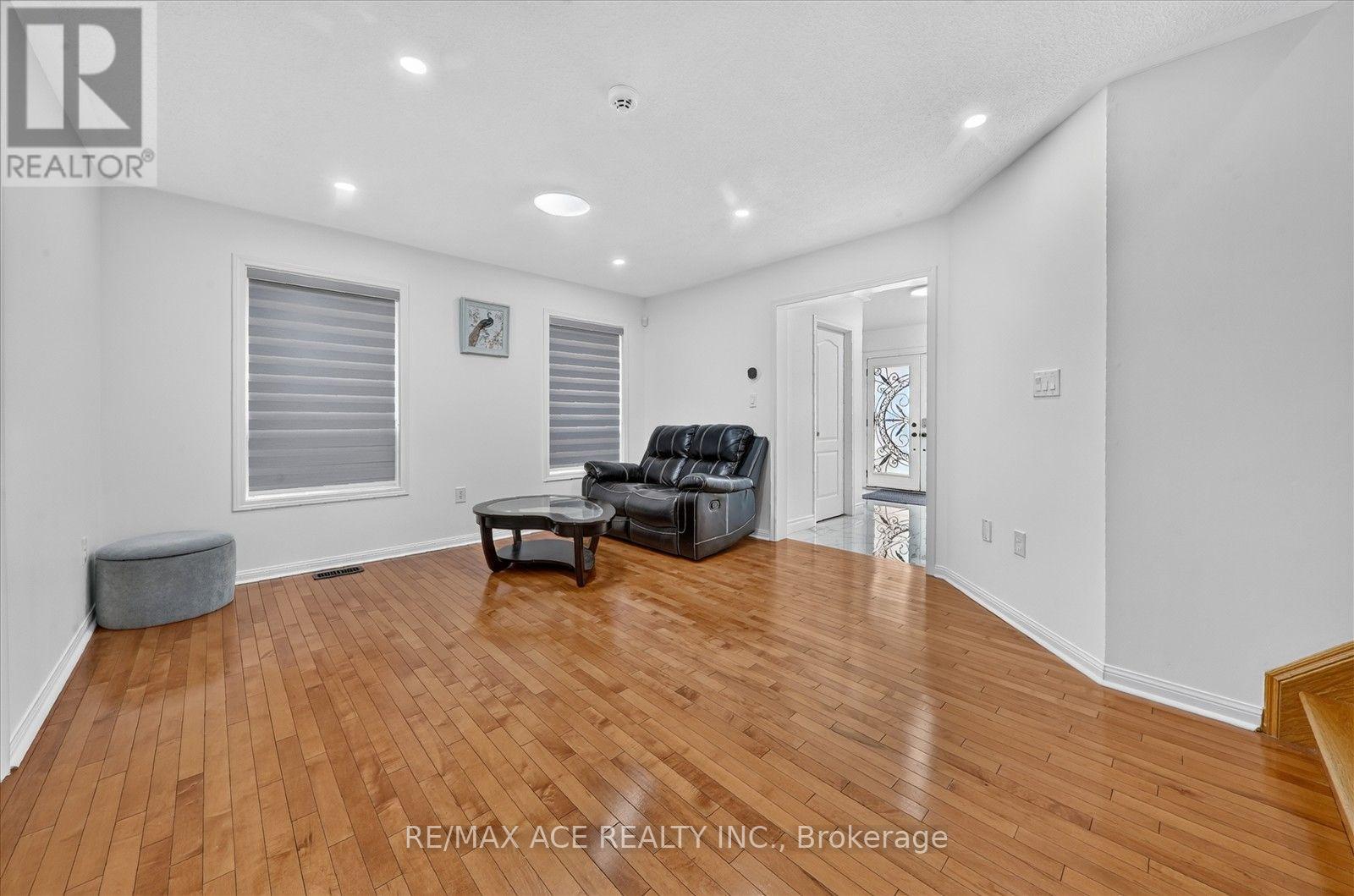 24 Zimmer Street, Brampton, Ontario L6S 6L3 - Photo 9 - W13586404
