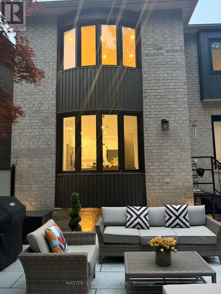 2132 Pinevalley Crescent, Oakville, Ontario  L6H 6L7 - Photo 2 - W13586442