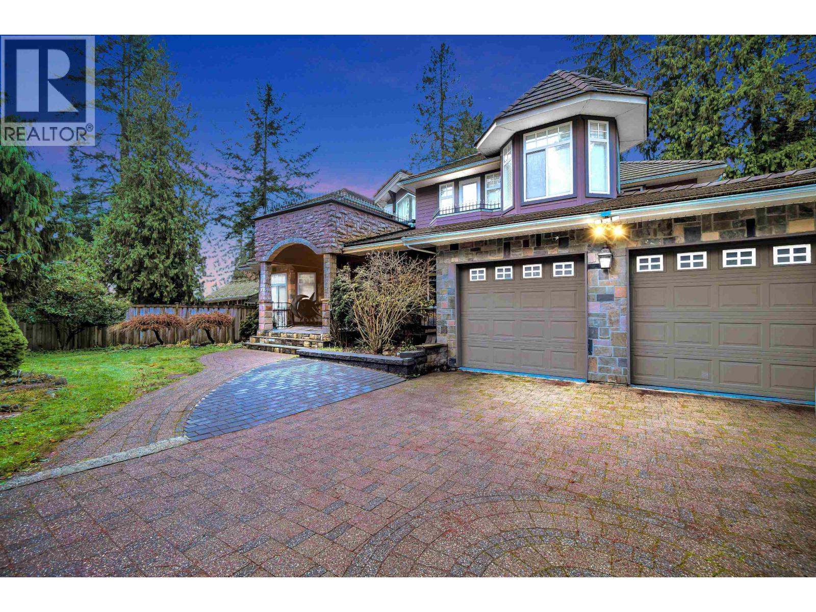 1219 Arborlynn Drive, North Vancouver, British Columbia  V7J 2V5 - Photo 2 - R3148275