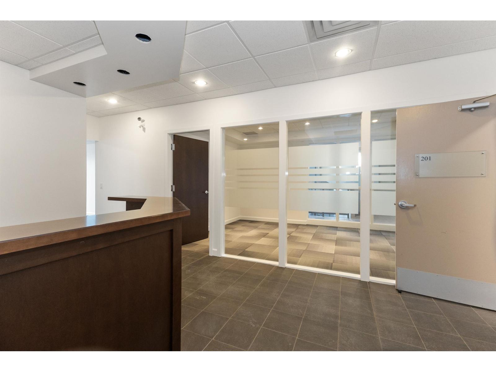 201 2692 Clearbrook Road, Abbotsford, British Columbia V2T 2Y8 - Photo 5 - C8074387