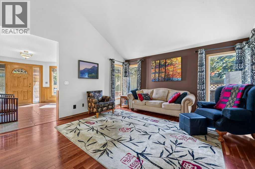 128 Santana Court NW, Calgary, Alberta  T3K 3L9 - Photo 4 - A2330442