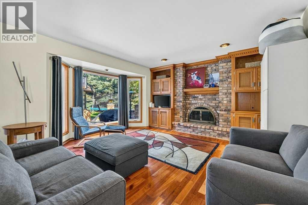 128 Santana Court NW, Calgary, Alberta  T3K 3L9 - Photo 6 - A2330442
