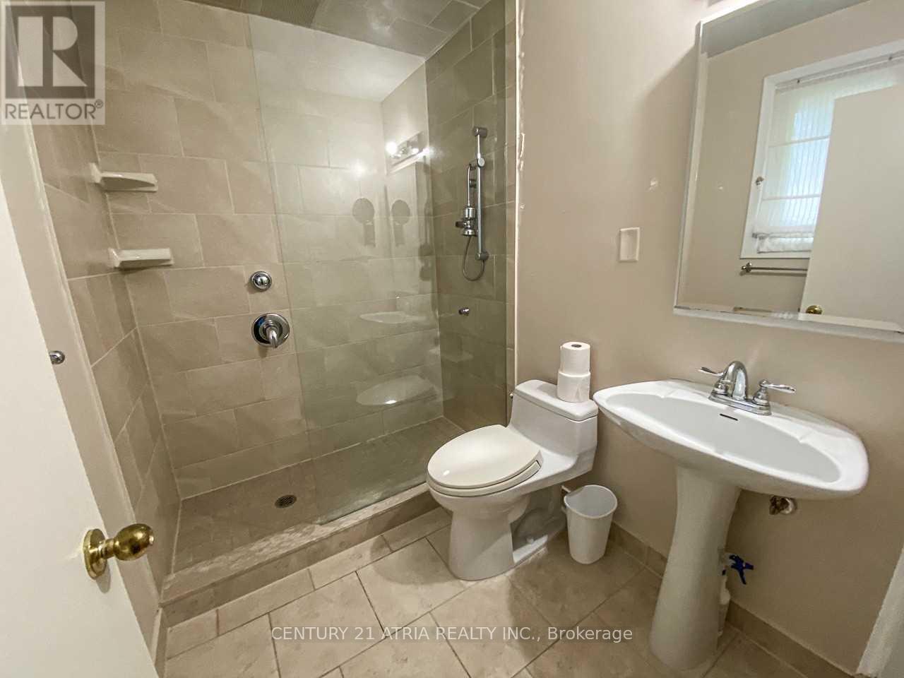 11 Danville Drive, Toronto, Ontario  M2P 1H7 - Photo 5 - C13586502